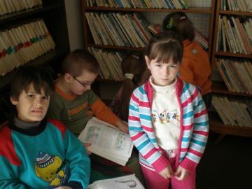 Návšteva obecnej knižnice Návšteva obecnej knižnice