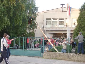 Stavanie mája Stavanie mája