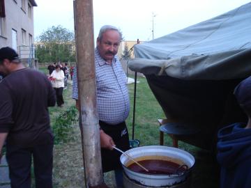 Stavanie mája Stavanie mája
