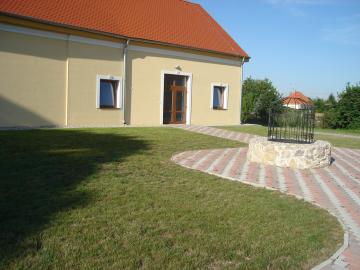 Zeleň v centre obce Zeleň v centre obce