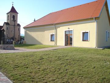 Zeleň v centre obce Zeleň v centre obce