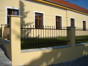 Zeleň v centre obce Zeleň v centre obce