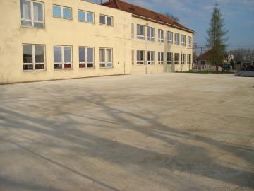 Viacúčelové ihrisko - realizácia Viacúčelové ihrisko - realizácia