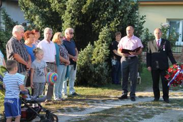 Kladenie venca pri Pomníku padlých Kladenie venca pri Pomníku padlých