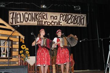 Sestry Laura a Mirka Mačejkové Sestry Laura a Mirka Mačejkové