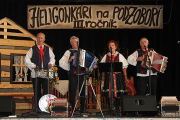 Úvodné vystúpenie Podzoborských heligonkárov Úvodné vystúpenie Podzoborských heligonkárov