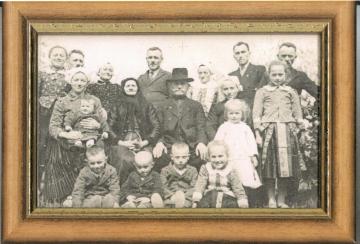 Rodina Kunová okolo r. 1940Archív rodiny Čulákov Rodina Kunová okolo r. 1940Archív rodiny Čulákov