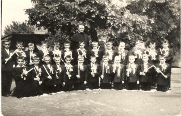 1. sv. prijímanie v r. 1957, vdp. OčkajakArchív 1. sv. prijímanie v r. 1957, vdp. OčkajakArchív
