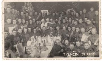 Vojaci na Vianoce v r. 1940 Archív rodiny Bedeov Vojaci na Vianoce v r. 1940 Archív rodiny Bedeov