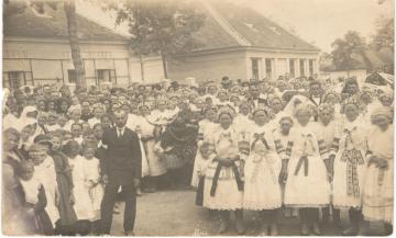 Svätenie zvonov v roku 1925Archív rodiny Balkove Svätenie zvonov v roku 1925Archív rodiny Balkove