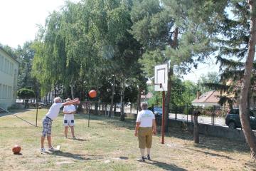 Súťaže - hod basketbalovou loptou Súťaže - hod basketbalovou loptou