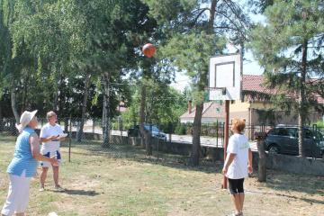 Súťaže - hod basketbalovou loptou Súťaže - hod basketbalovou loptou