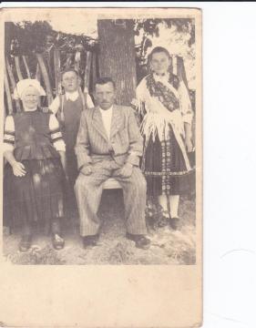 Rodinná fotografia Ignáca Magátha z r. 1947Archí Rodinná fotografia Ignáca Magátha z r. 1947Archí