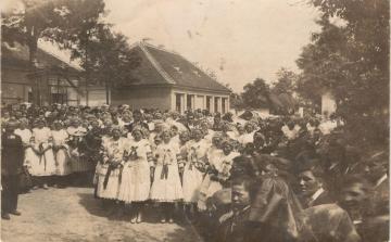 Svätenie zvonov v roku 1925Archív rodiny Kunovej Svätenie zvonov v roku 1925Archív rodiny Kunovej
